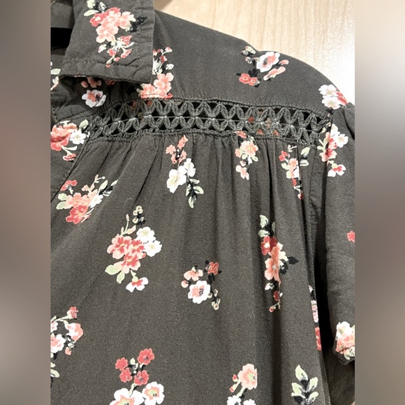 Jamie & Layla Flowered Petite Dress - Picture 6 of 7